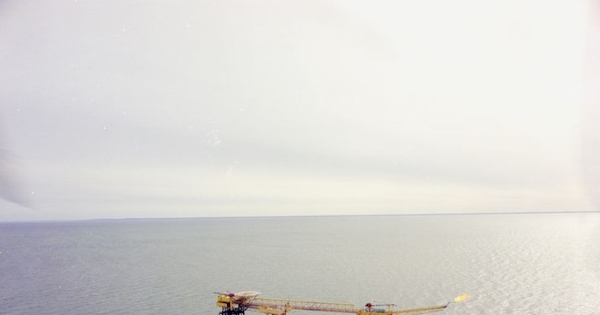 ENAP. Plataforma Petrolera, 1985. Fotografía de Jack Ceitelis.