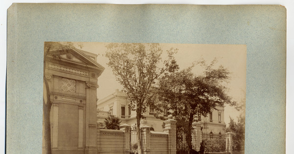 Fachada del Palacio Cousiño, hacia 1900