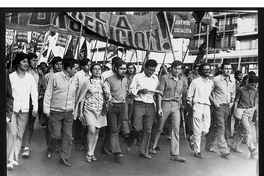 Pie de Foto: Marcha antifascista. Entre ellos, Gladys Marín.