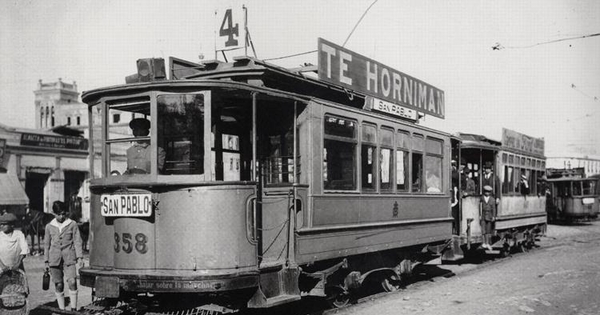 Un tranvía con publicidad, 1930