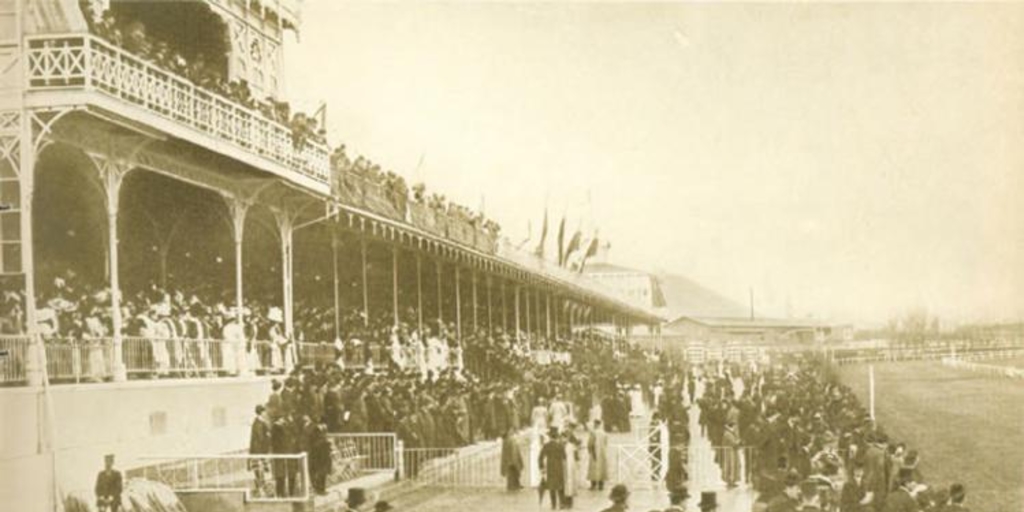 Carreras del 20 de septiembre en el Club Hípico hacia 1904