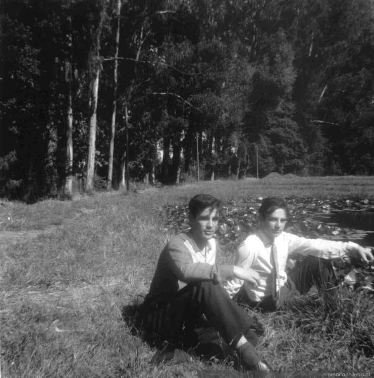 Jorge Teillier junto a Fernando Teillier, Lautaro - Memoria Chilena,  Biblioteca Nacional de Chile