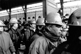 Mineros de Lota en huelga por el cierre de las minas, 1997
