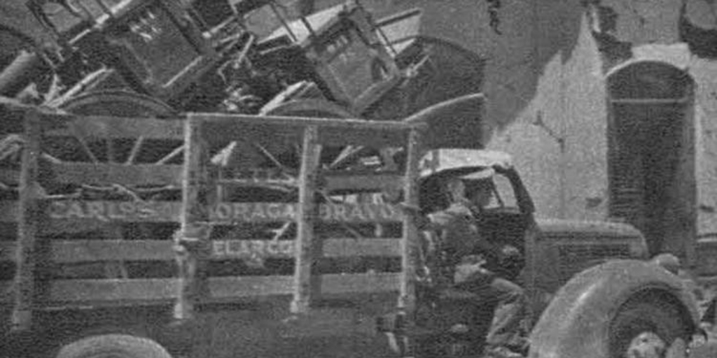 Camión con cocinas de campaña para los damnificados de San Carlos, 1939