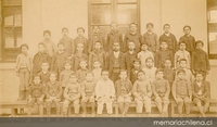 Alumnos de la Escuela Superior nº 4, Santiago, hacia 1900