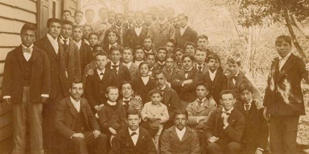 Alumnos de la Escuela Normal de Valdivia, 1895