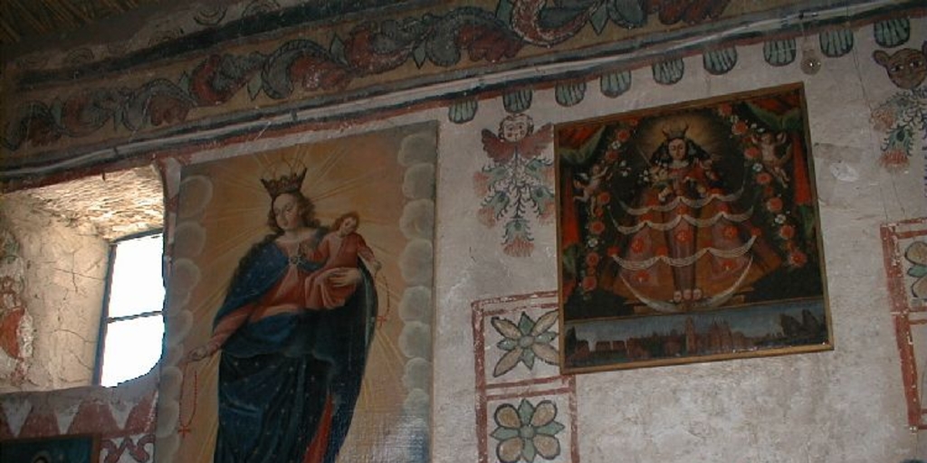 Pinturas interiores de la iglesia de Parinacota, Primera Región, 2002