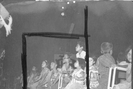 Niños en la carpa-teatro Luis Alberto Heiremans, 1965