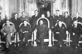 Pedro Aguirre Cerda junto a su gabinete, hacia 1940