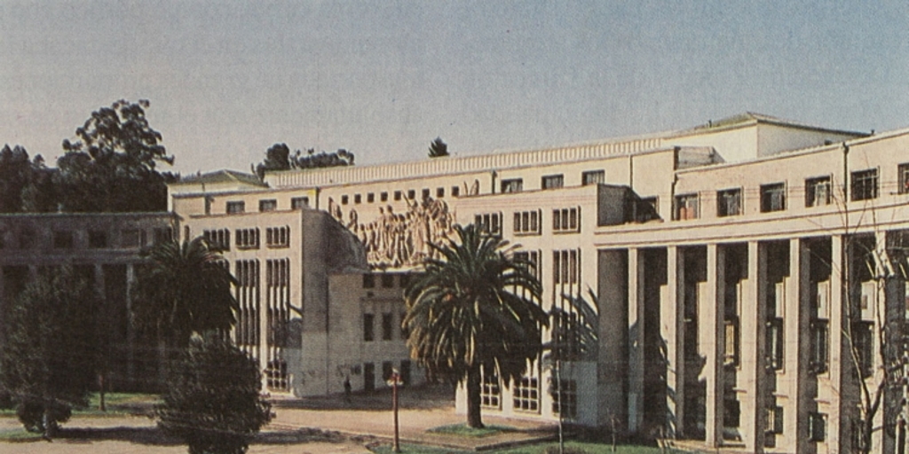 Edificio Arco de Medicina en el Campus de la Universidad de Concepción