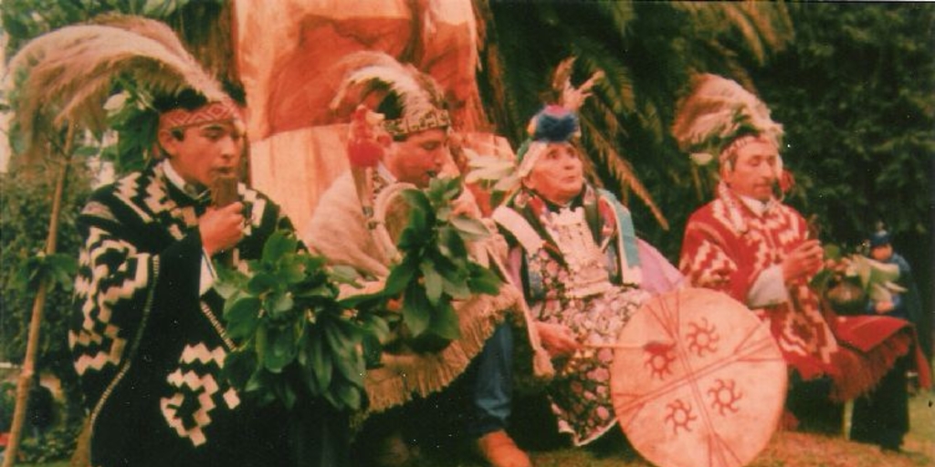 Machi en ceremonial mapuche, región de La Araucanía, Temuco, Chile, ca. 1999