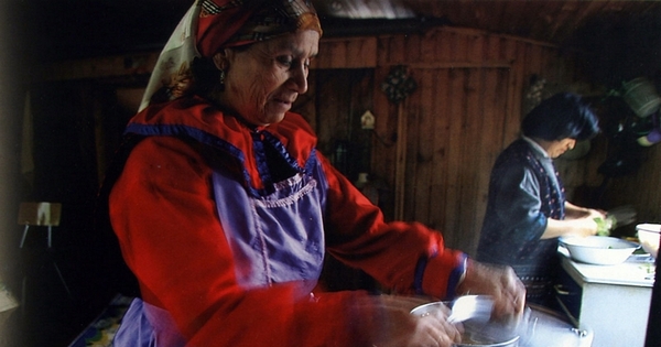 Mujeres mapuche cocinando