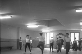 Integrantes del ballet Berioska en un ensayo, ca. 1960