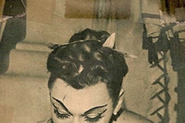 Malucha Solari preparándose para salir a escena, 1945