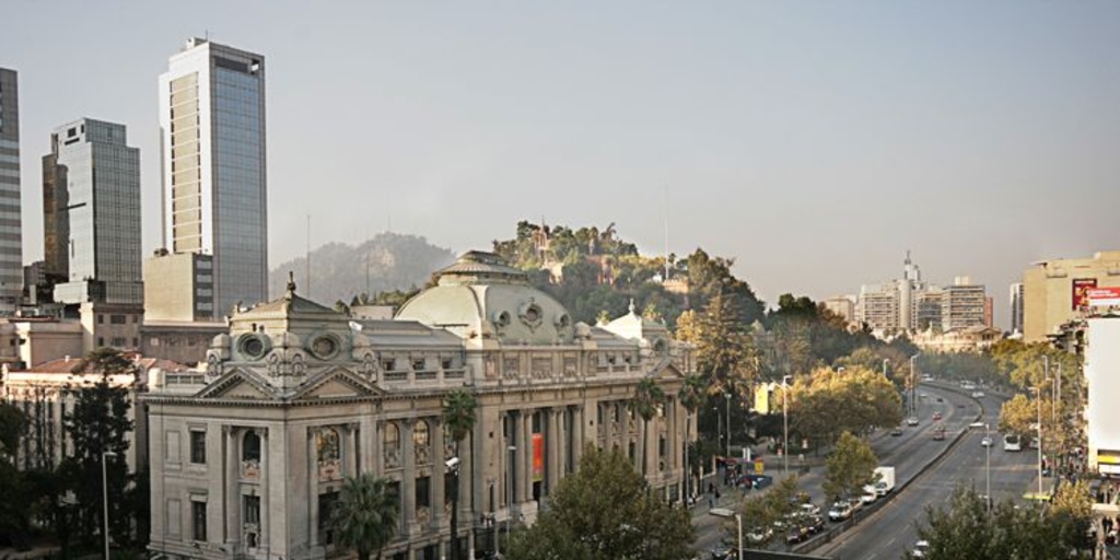 Vista del edificio de la Biblioteca Nacional, desde el sur poniente