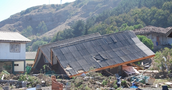 Casa destruida por el terremoto y tsunami, Iloca, febrero de 2010