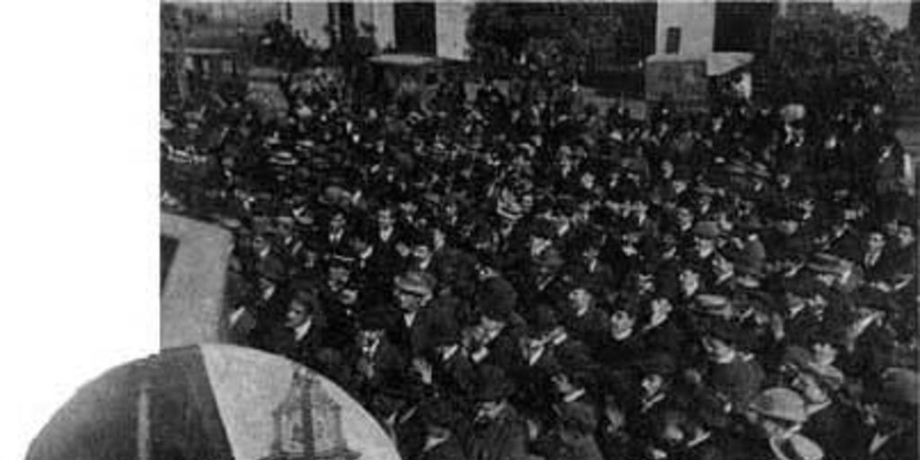 Manifestación de trabajadores por el descanso dominical. Plaza de la Victoria, junio de 1907
