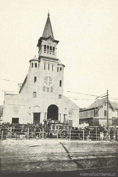 Iglesia parroquial Nuestra Señora de los Dolores en construcción, hacia  1913 - Memoria Chilena, Biblioteca Nacional de Chile